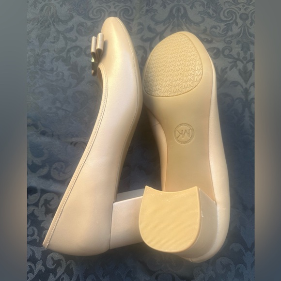 NWOB Michael Kors pump size 8 1/2 - Picture 7 of 11